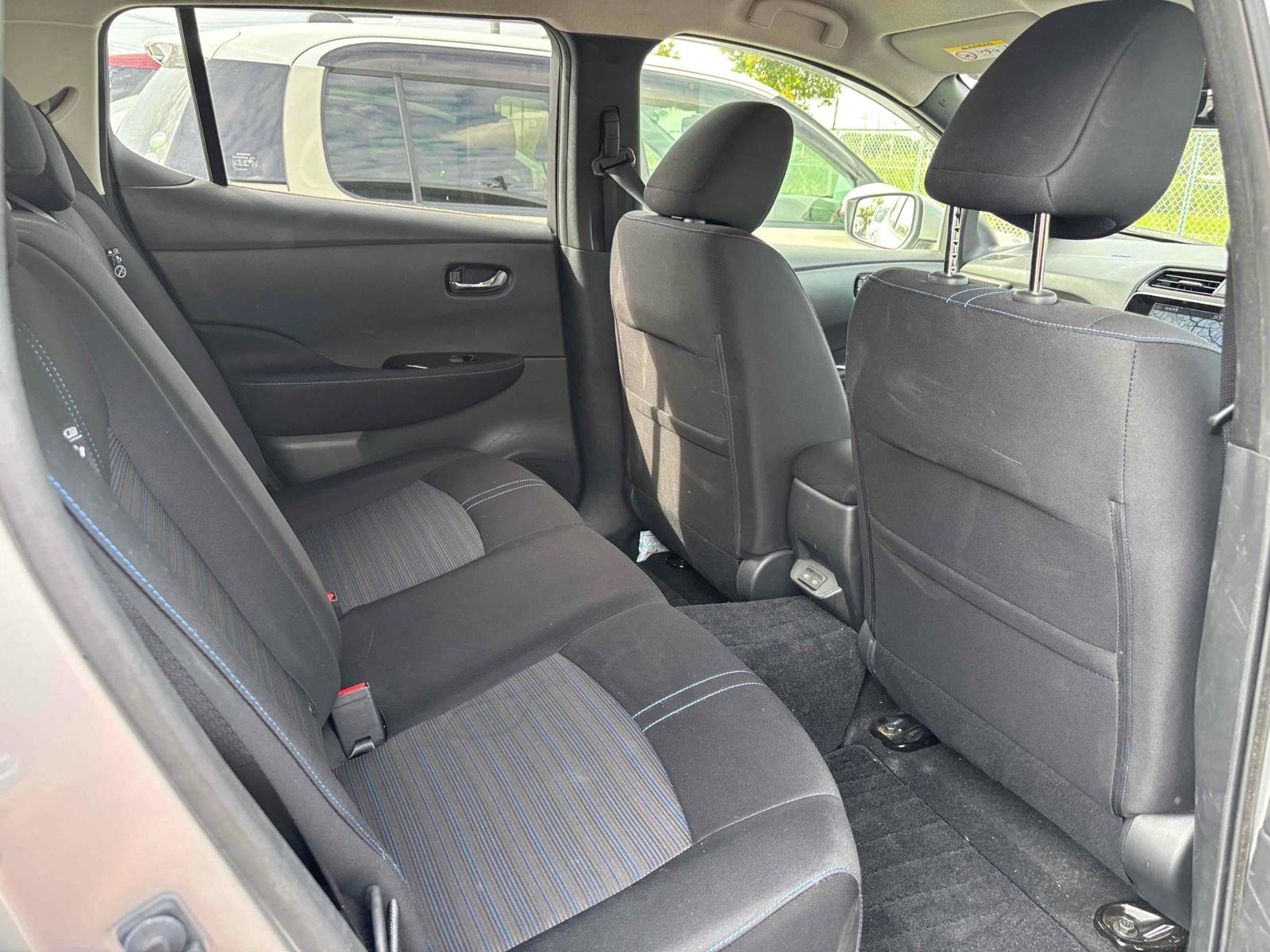 NISSAN LEAF X Image 10