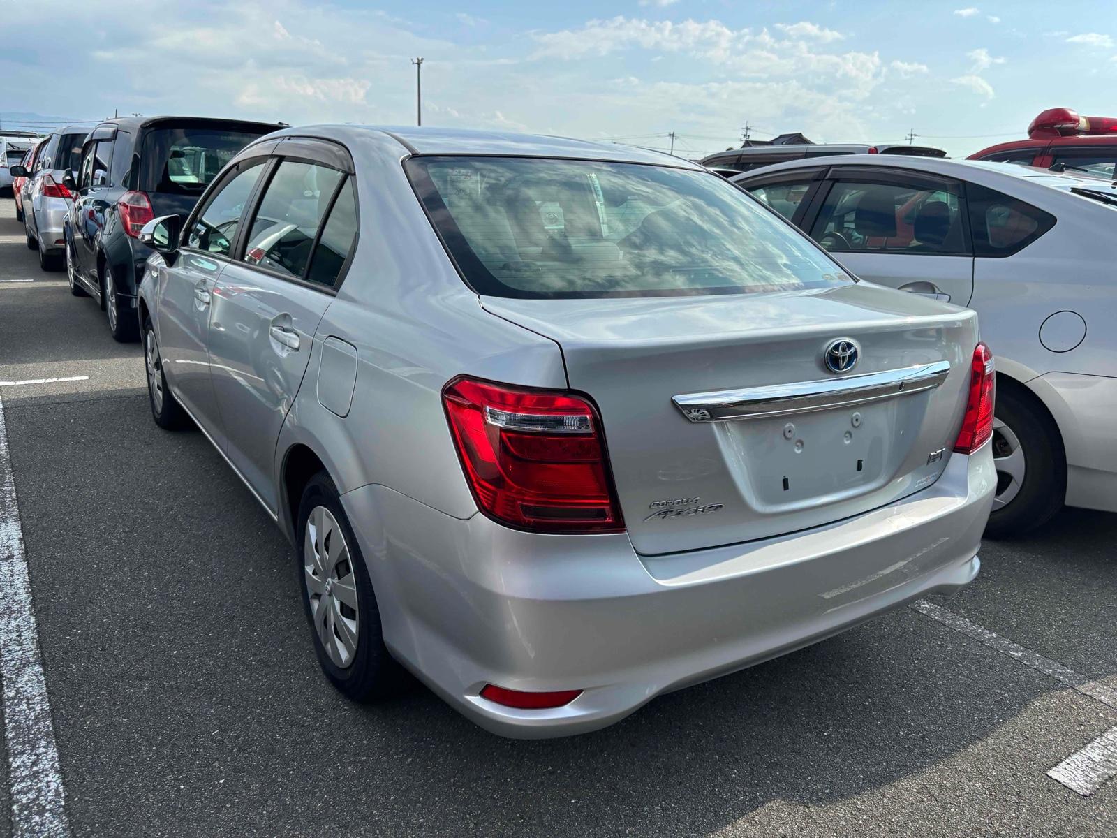 TOYOTA COROLLA AXIO HYBRID Image 2