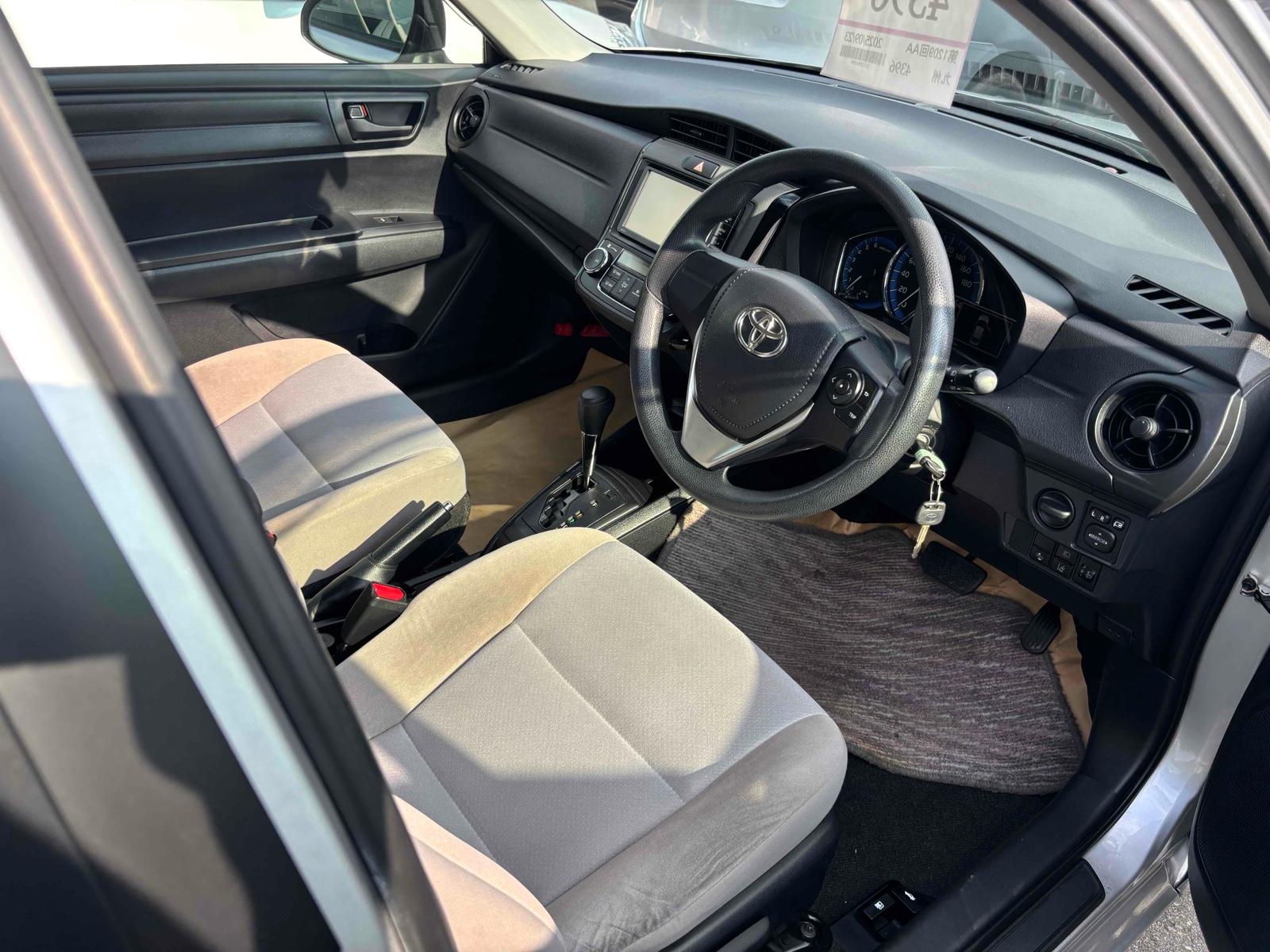 TOYOTA COROLLA AXIO HYBRID Image 5