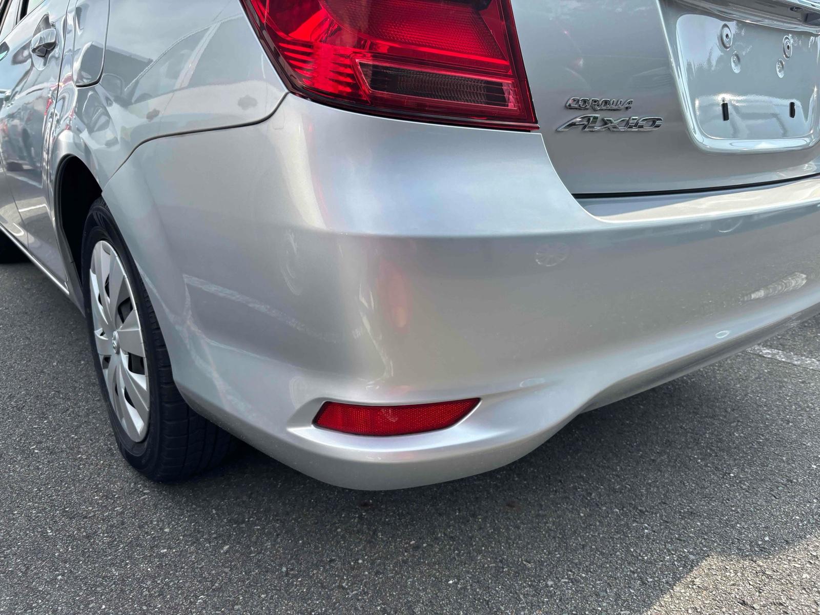 TOYOTA COROLLA AXIO HYBRID Image 8