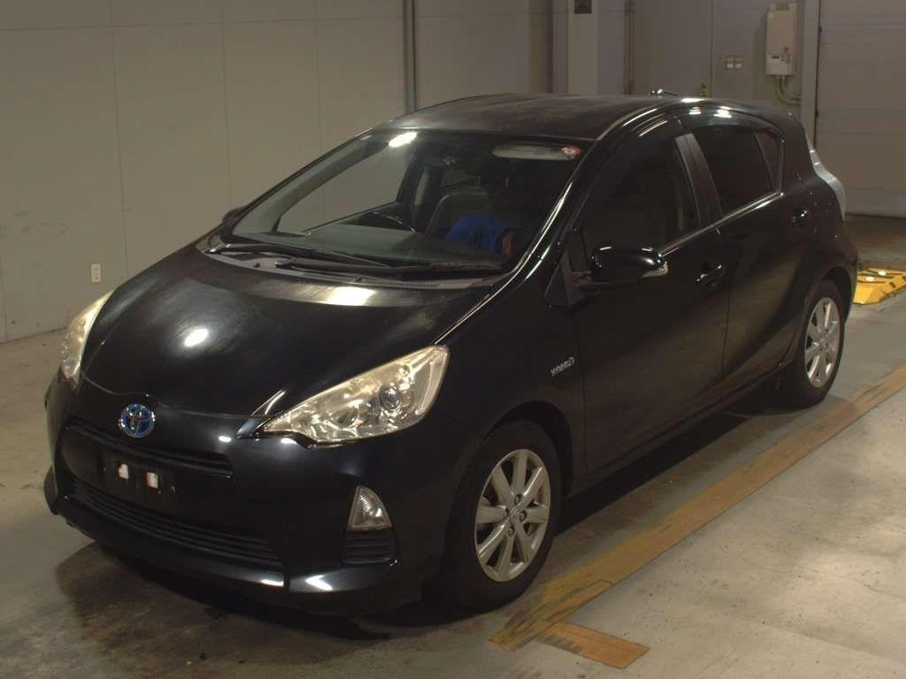 TOYOTA AQUA G BLACK LEATHER Image 3