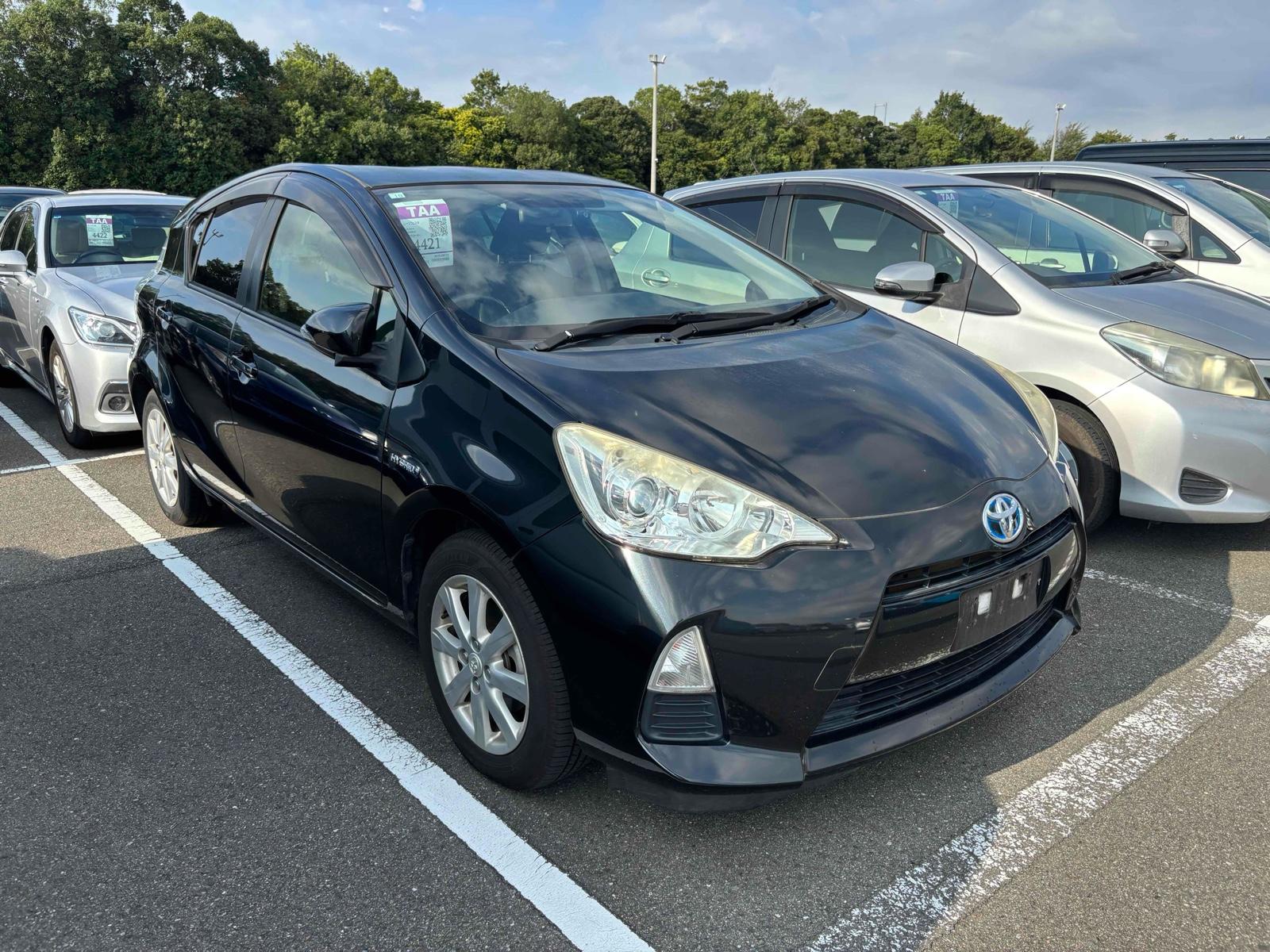 2014 Toyota AQUA 53,000 km