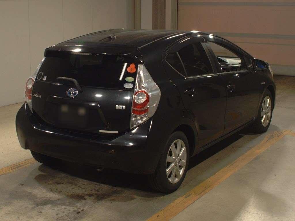 TOYOTA AQUA G BLACK LEATHER Image 2