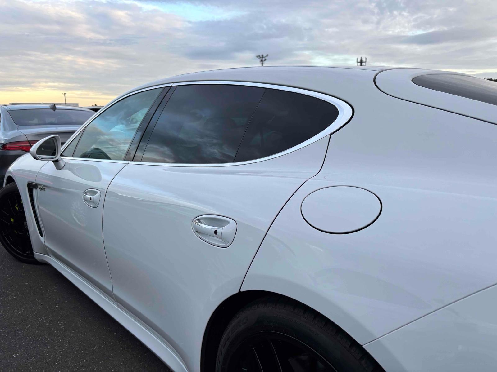 PORSCHE PANAMERA S HYBRID Image 14