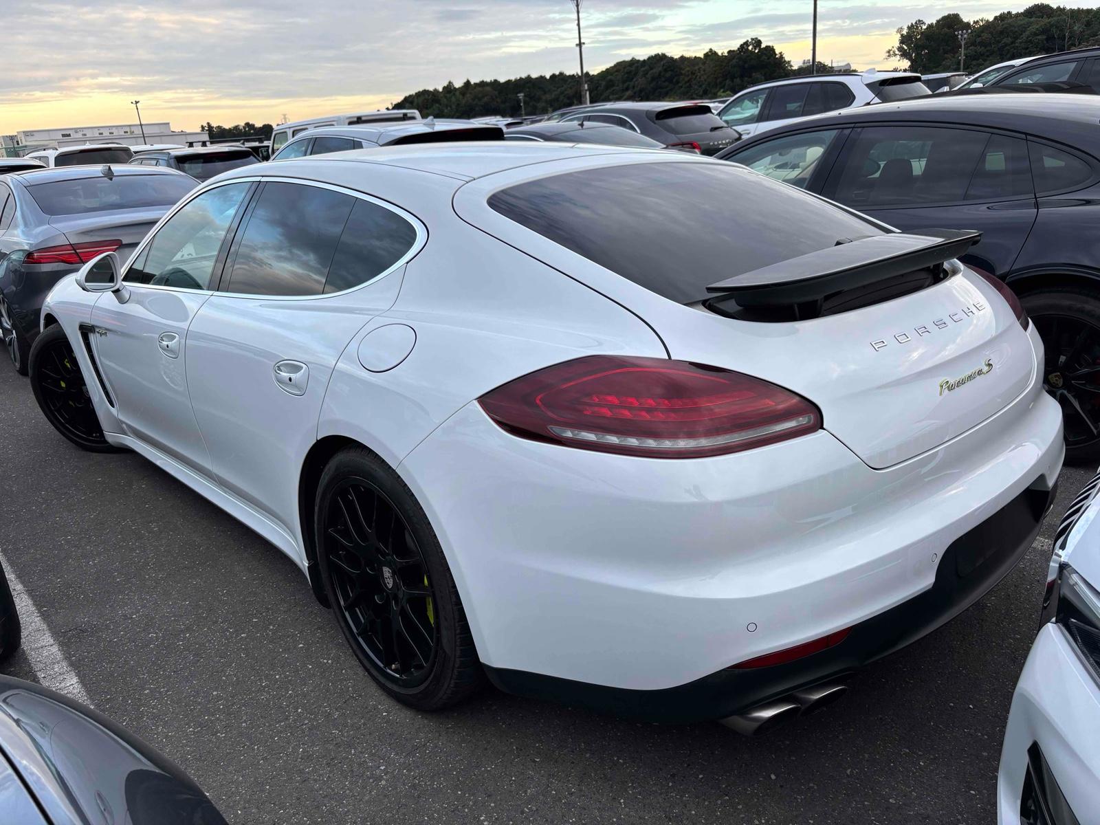 PORSCHE PANAMERA S HYBRID Image 2