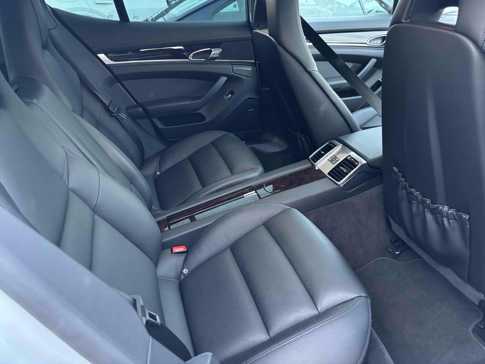 PORSCHE PANAMERA S HYBRID Image 9
