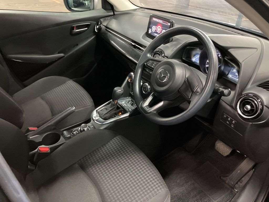 MAZDA DEMIO 15S Image 5
