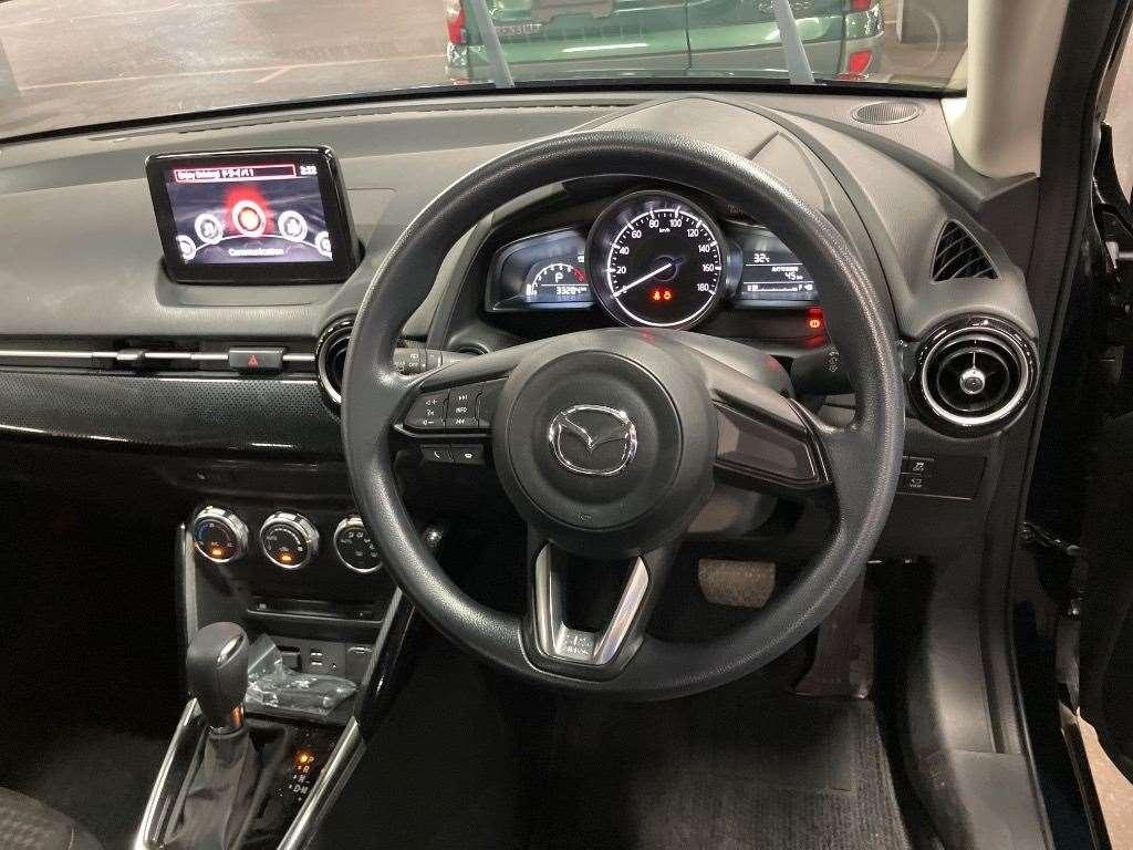 MAZDA DEMIO 15S Image 8