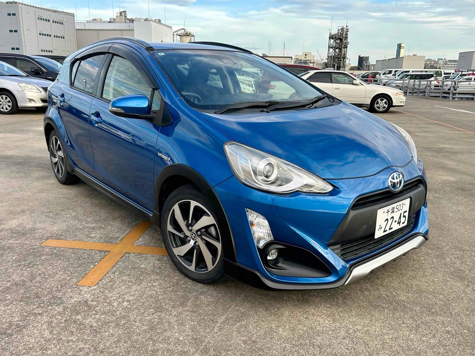 2016 Toyota AQUA 105,000 km