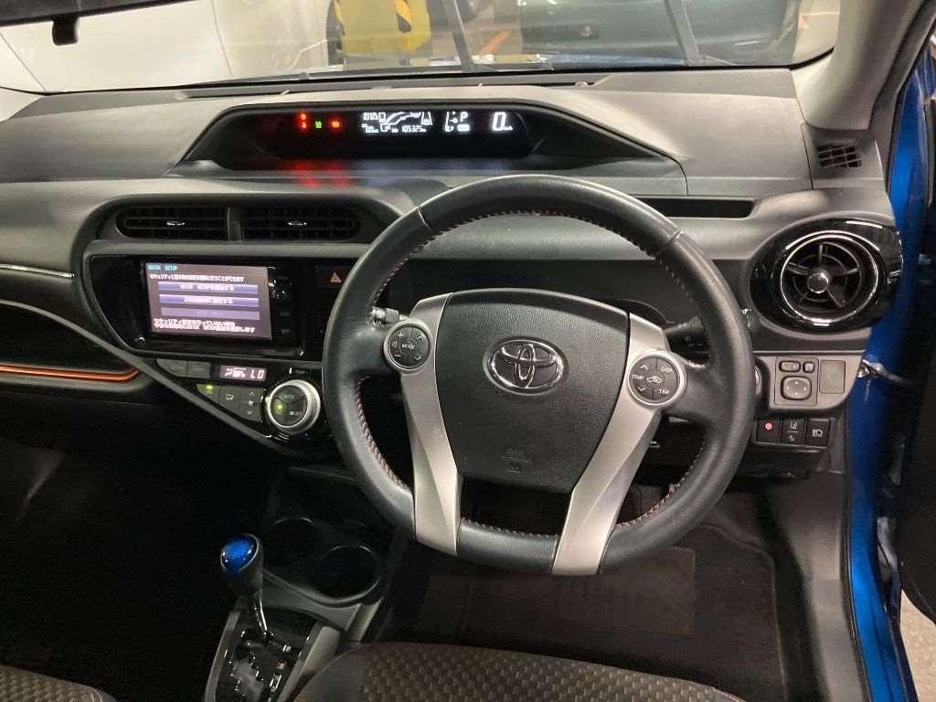 TOYOTA AQUA X-URBUN Image 8