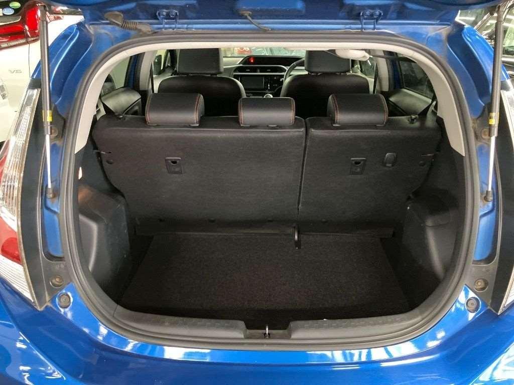 TOYOTA AQUA X-URBUN Image 11