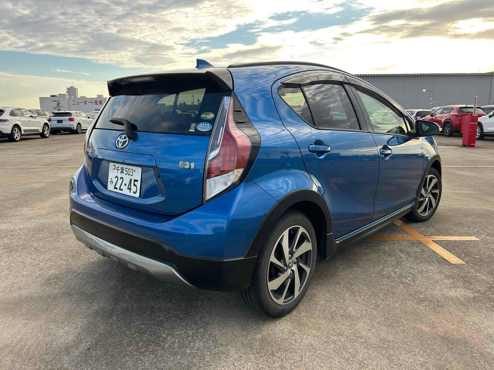 TOYOTA AQUA X-URBUN Image 2