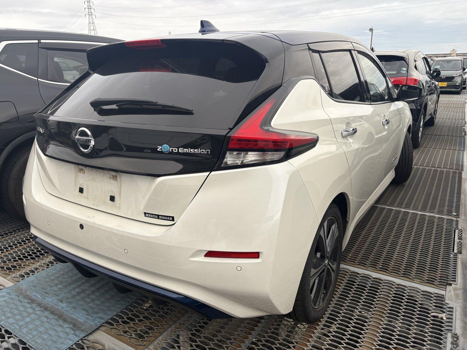 NISSAN LEAF X V SMART Image 2