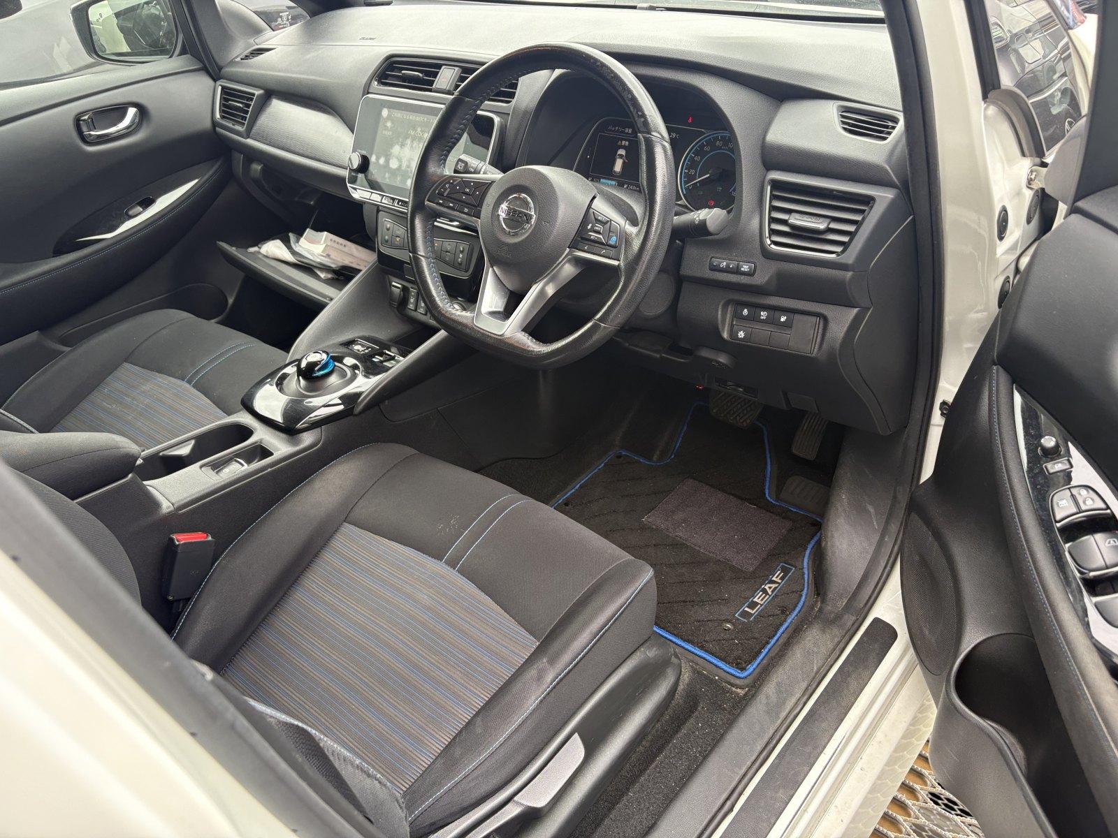NISSAN LEAF X V SMART Image 3