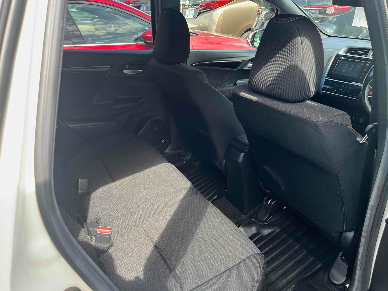 HONDA FIT HYBRID S PACKAGE Image 10