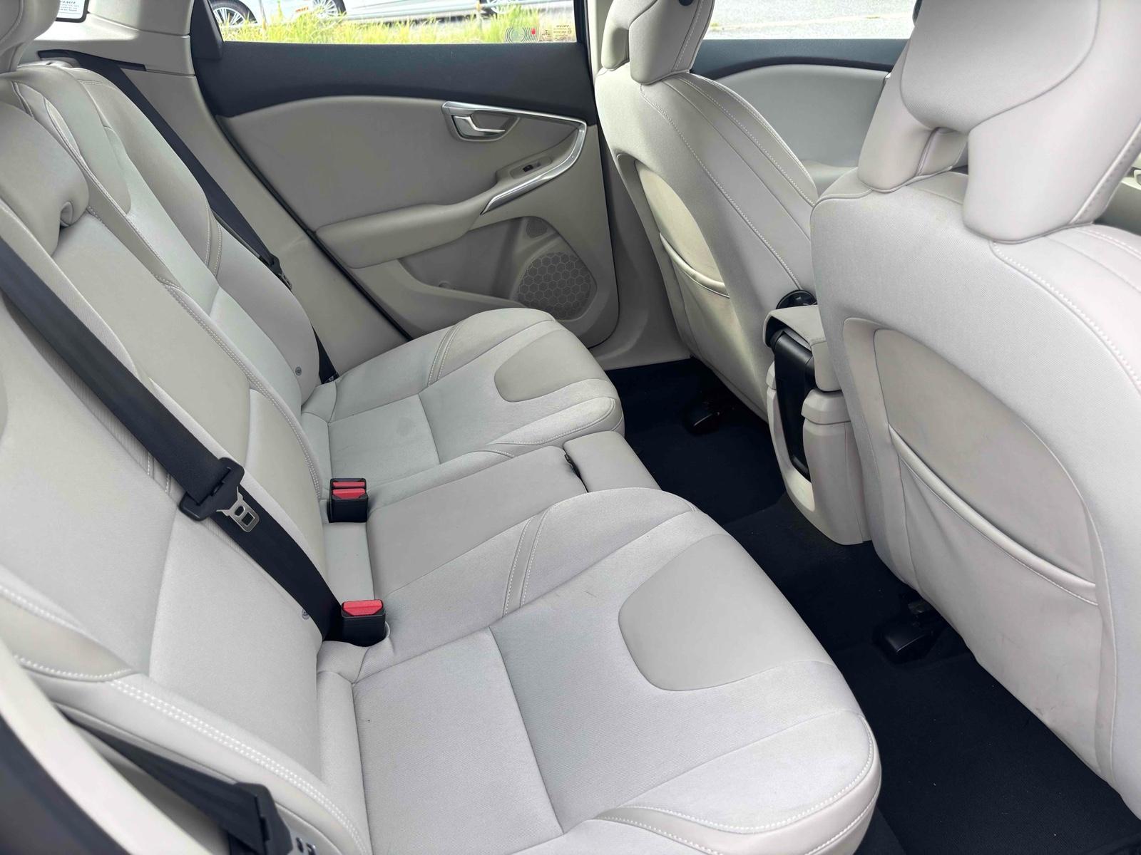 VOLVO V40 V40 T-4 Image 5