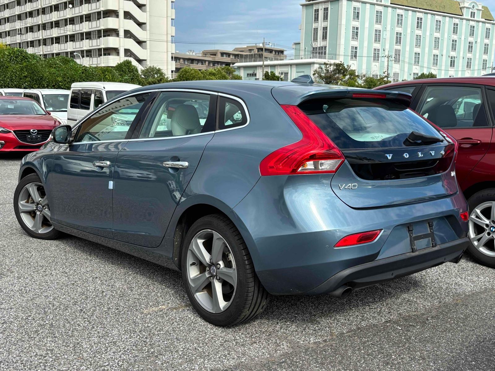 VOLVO V40 V40 T-4 Image 2
