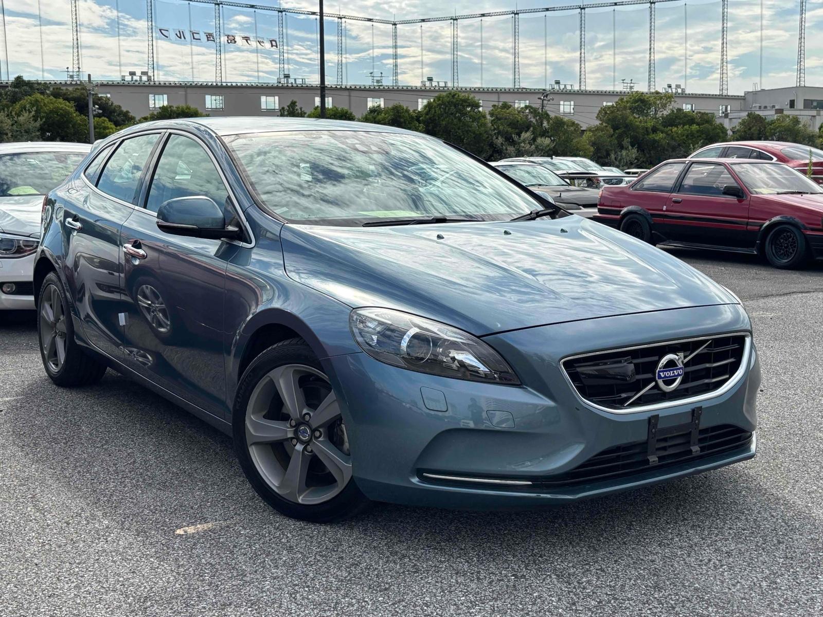 2014 Volvo V40 56,000 km