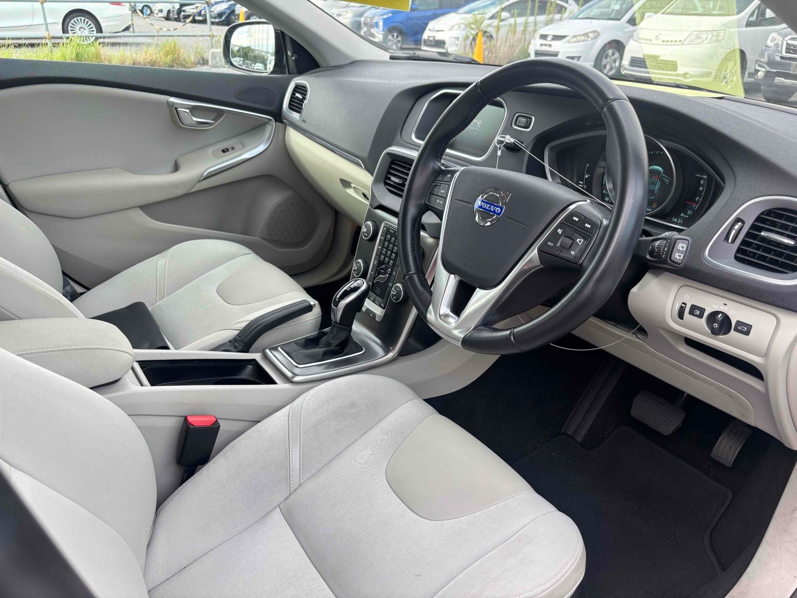 VOLVO V40 V40 T-4 Image 3