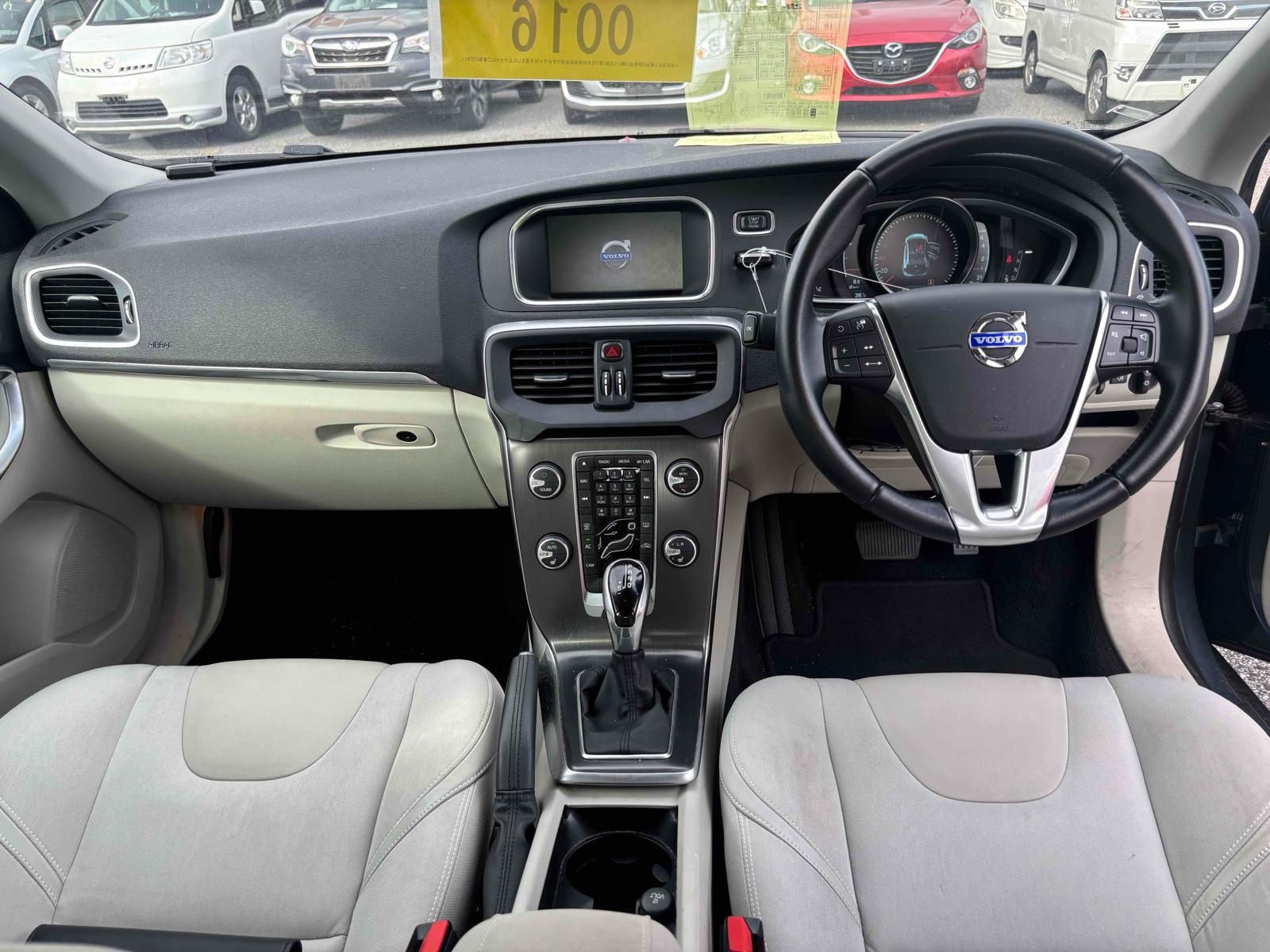 VOLVO V40 V40 T-4 Image 4