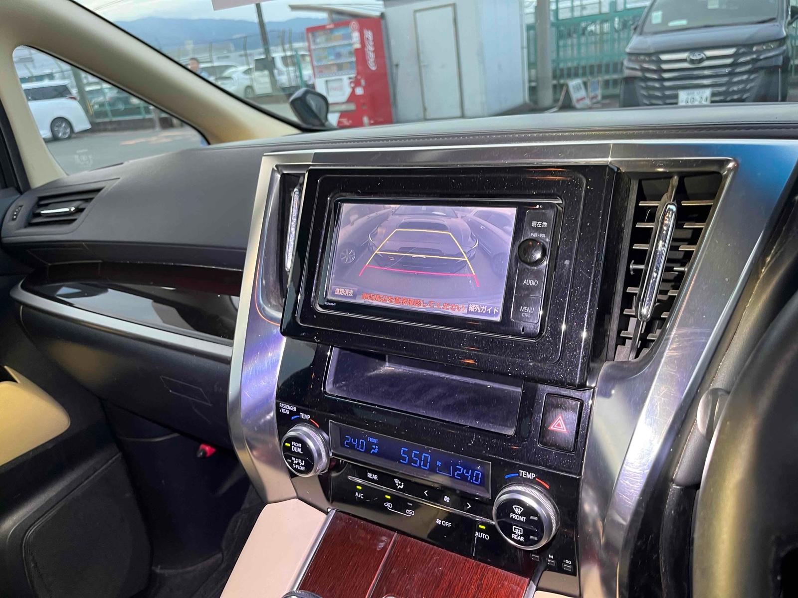 TOYOTA ALPHARD HYBRID 4WD X Image 13