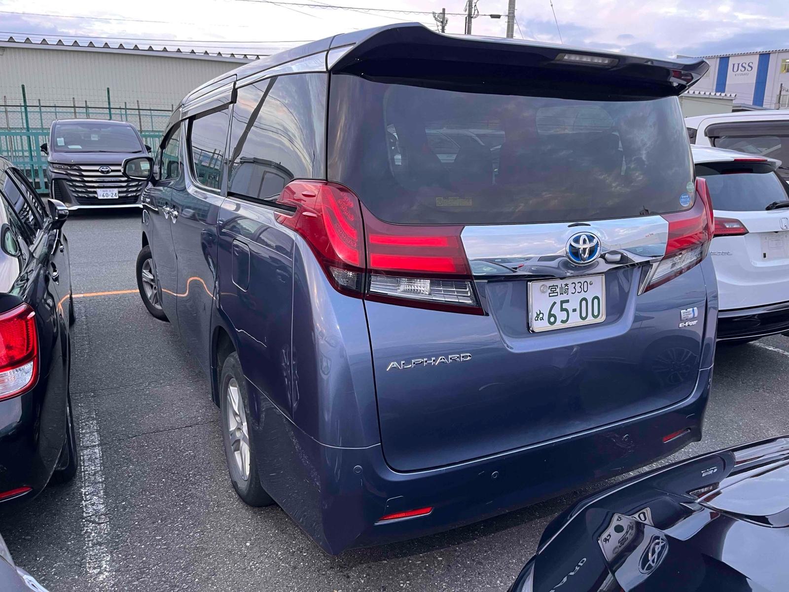 TOYOTA ALPHARD HYBRID 4WD X Image 2