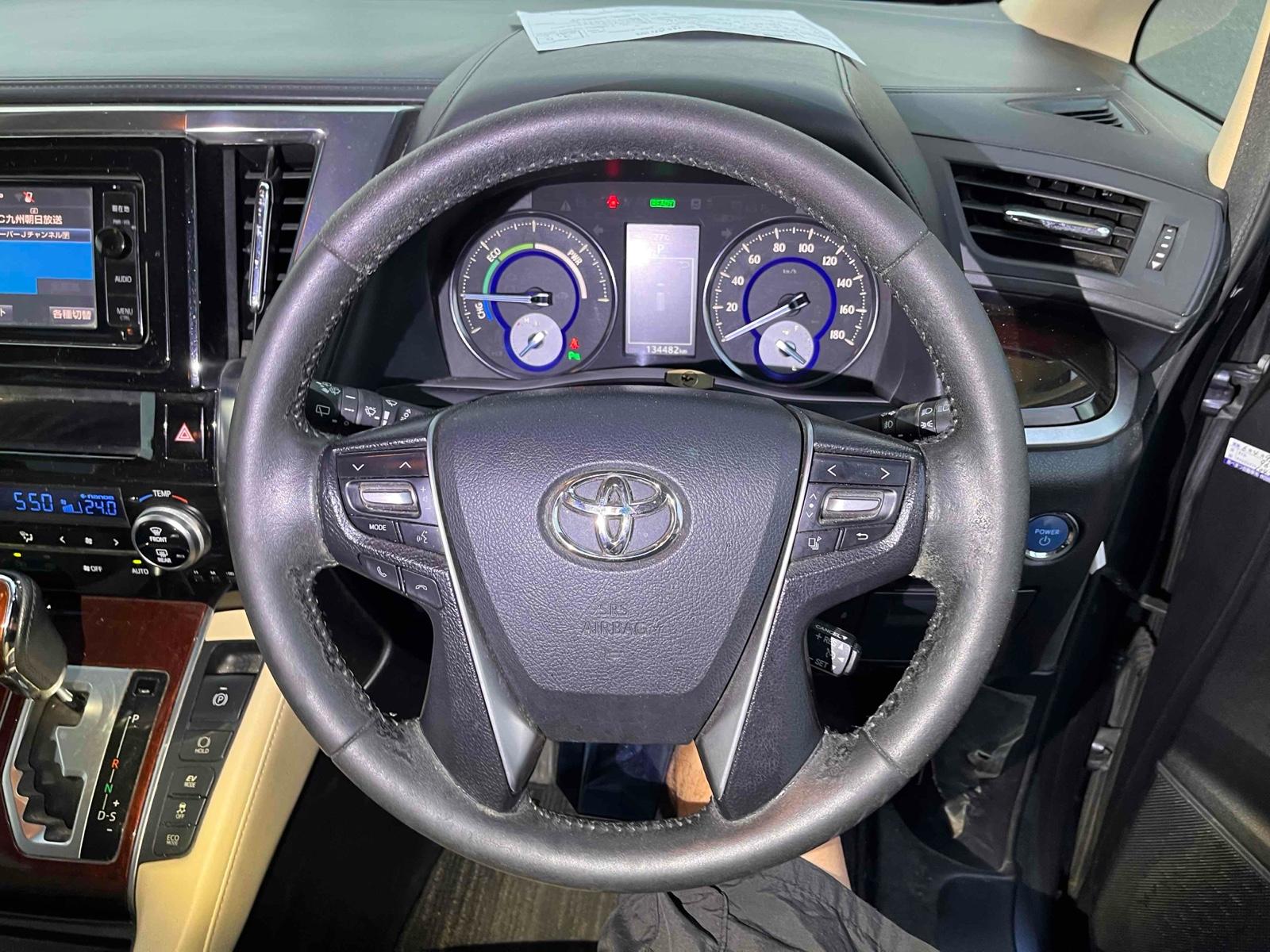 TOYOTA ALPHARD HYBRID 4WD X Image 15