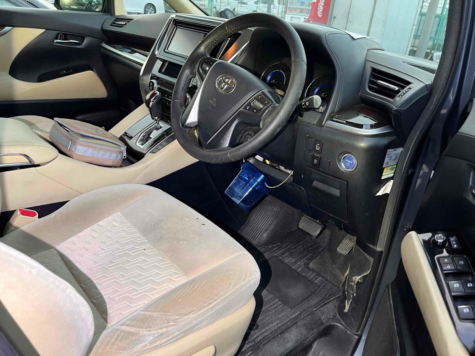 TOYOTA ALPHARD HYBRID 4WD X Image 9