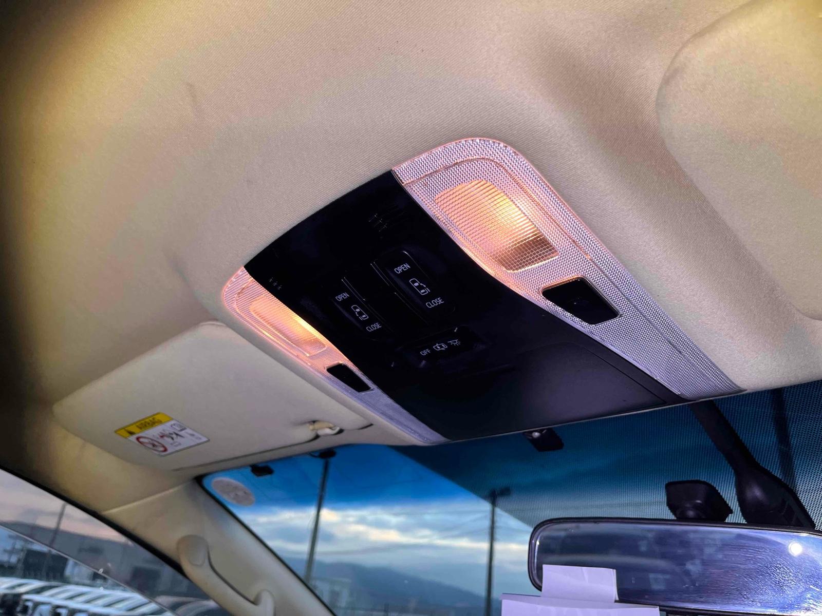 TOYOTA ALPHARD HYBRID 4WD X Image 14