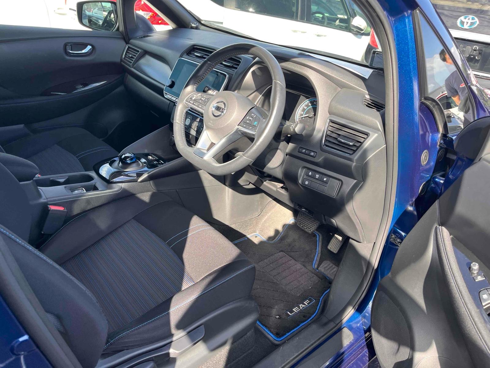 NISSAN LEAF X V SMART Image 6