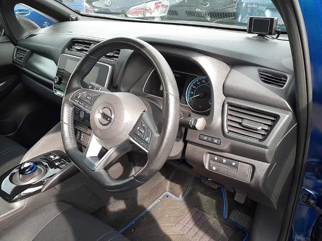 NISSAN LEAF X V SMART Image 5