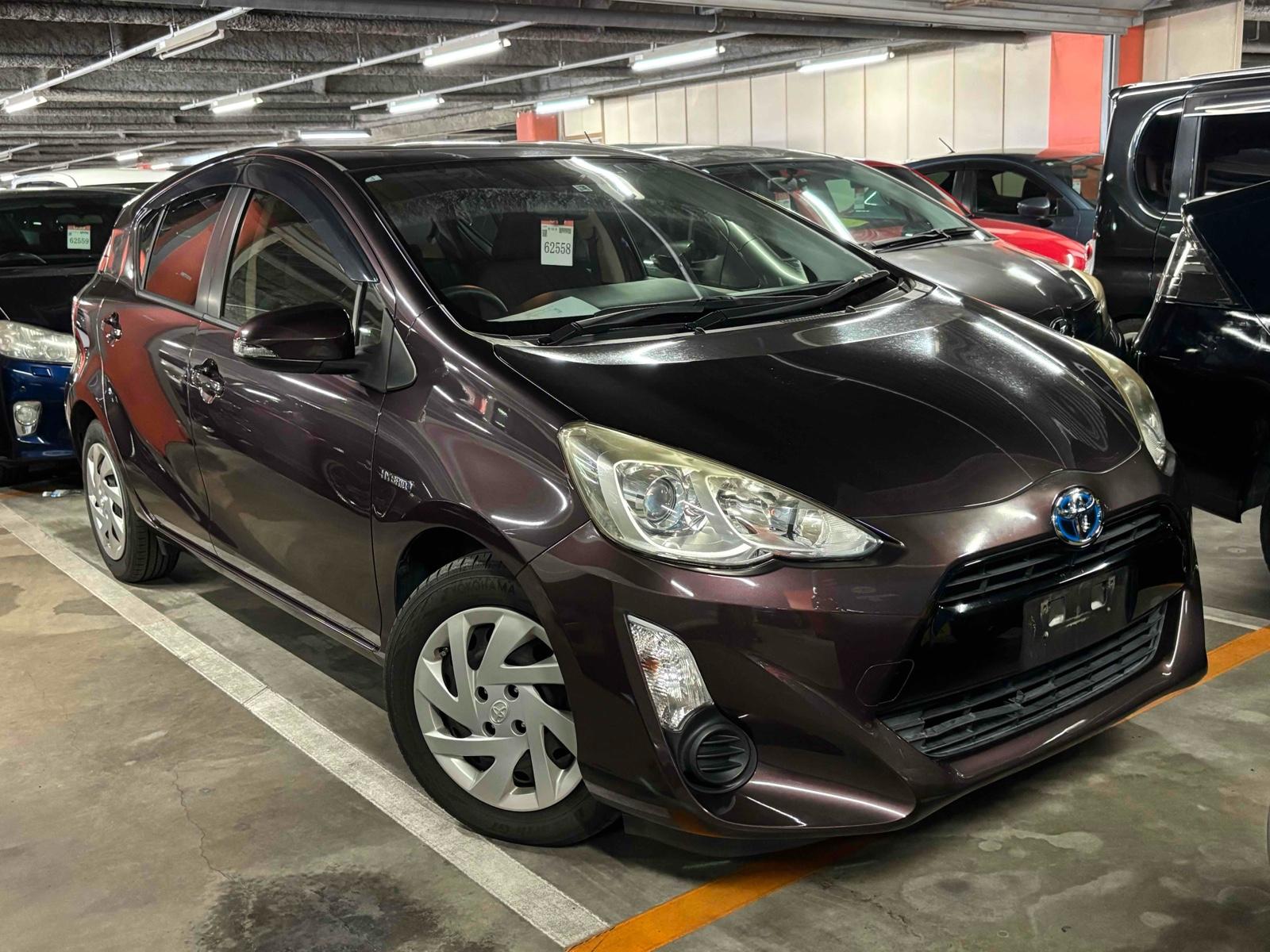 2015 Toyota AQUA 114,000 km