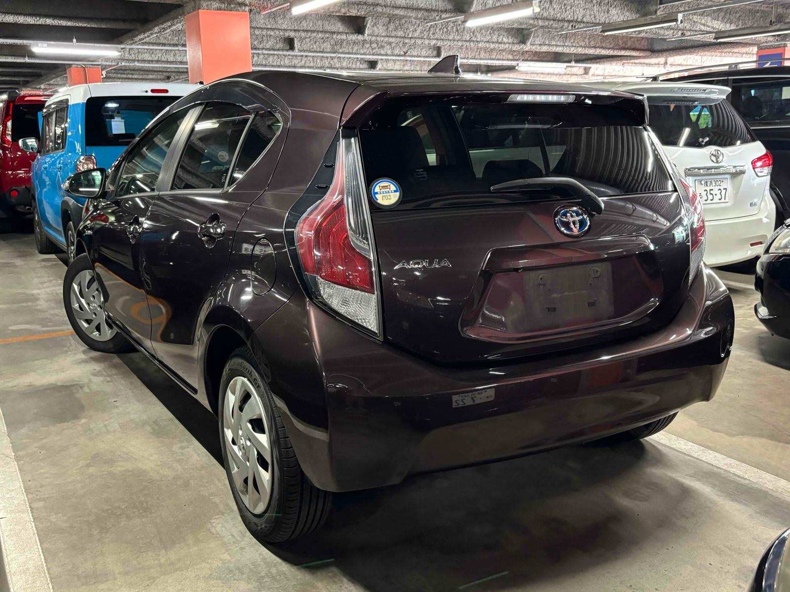 TOYOTA AQUA S Image 2