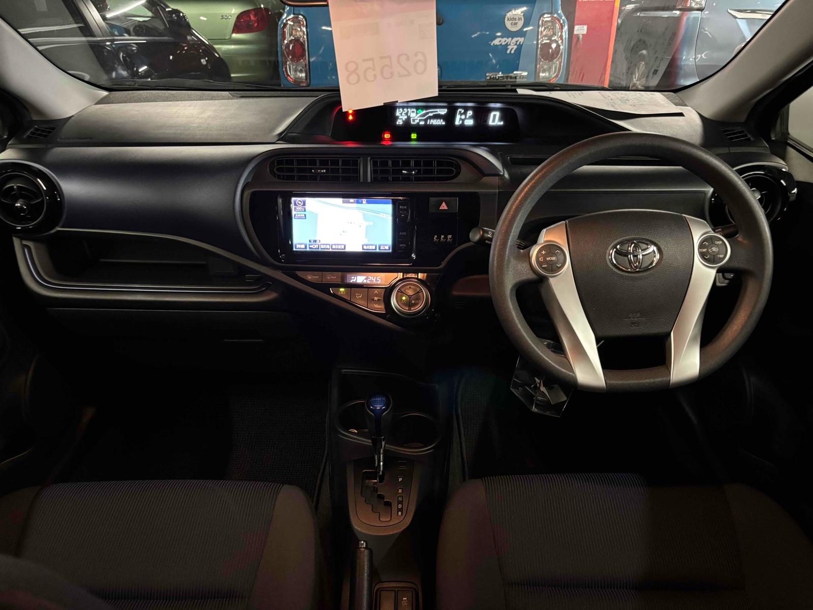 TOYOTA AQUA S Image 3