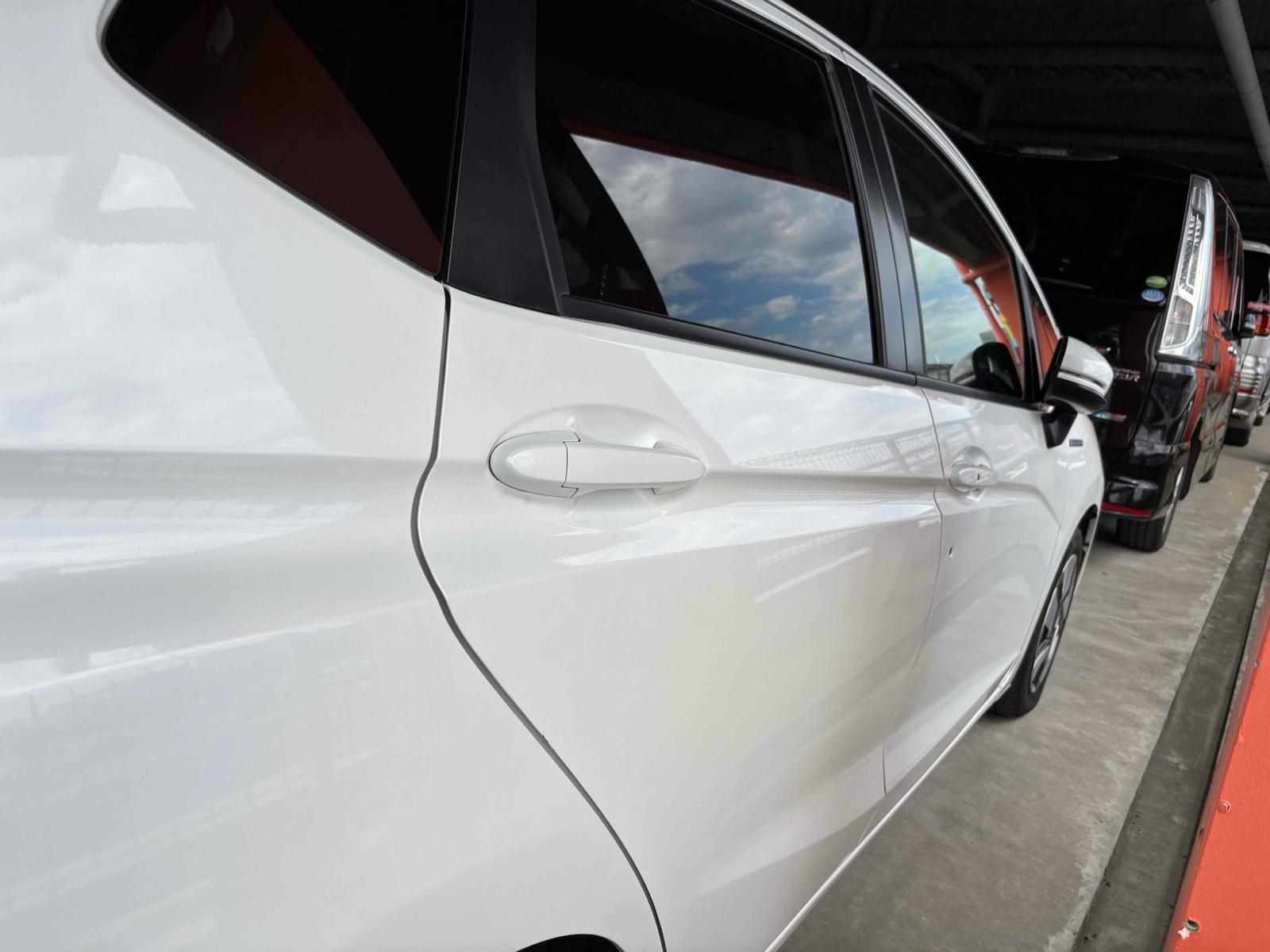 HONDA FIT HYBRID L PACKAGE Image 17