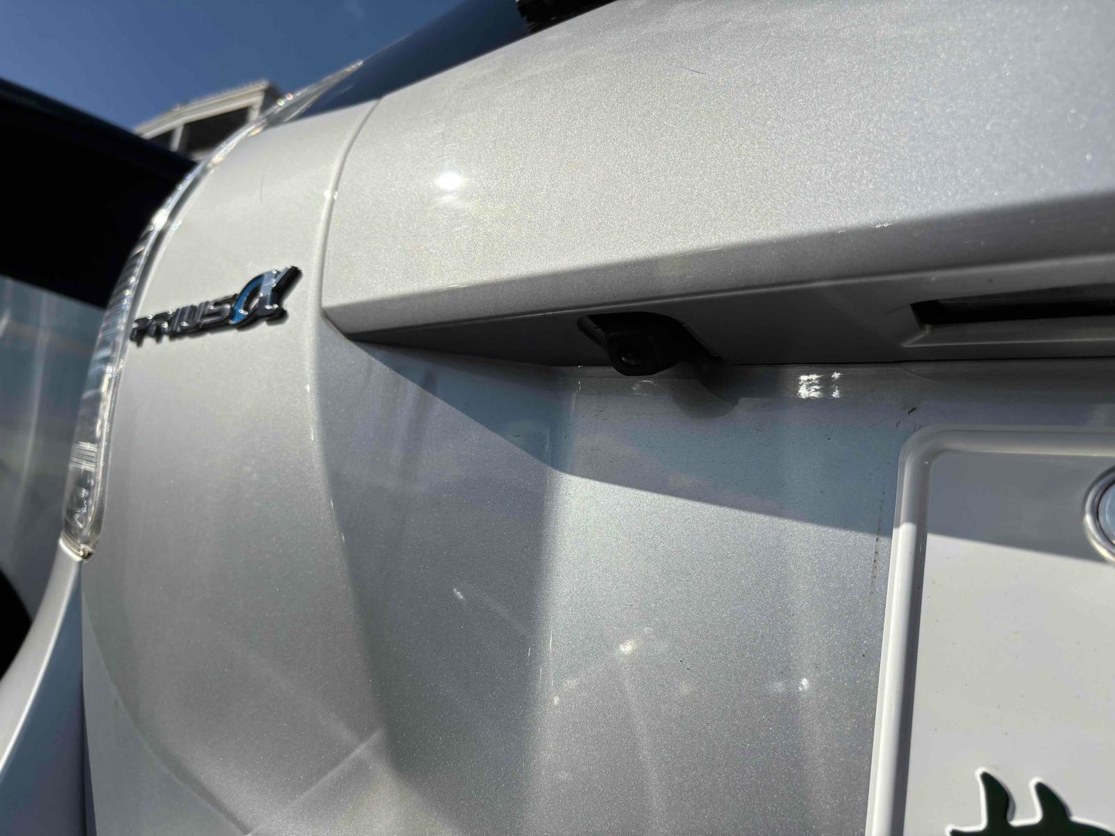 TOYOTA PRIUS ALPHA S Image 19