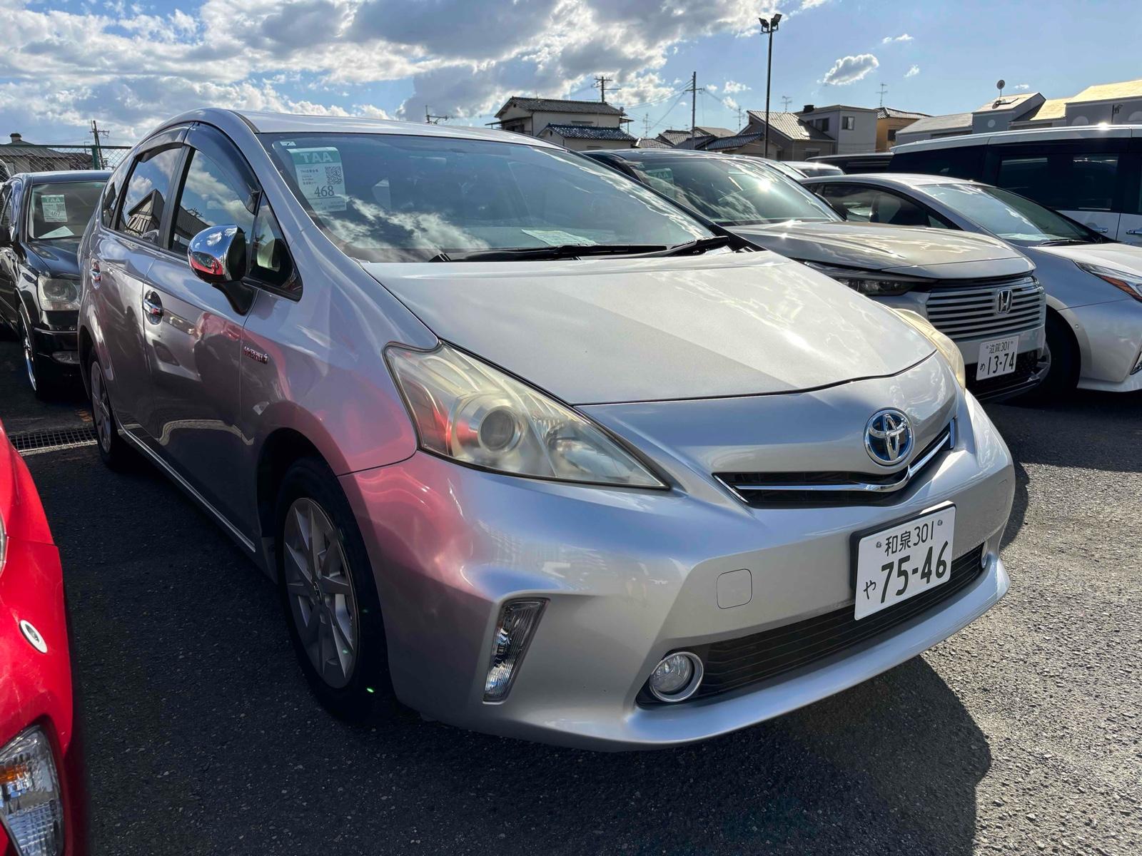 TOYOTA PRIUS ALPHA S Image 9