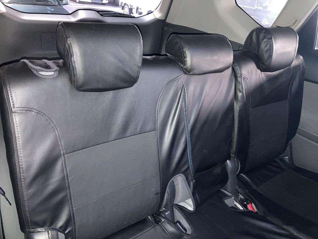 TOYOTA PRIUS ALPHA S Image 7