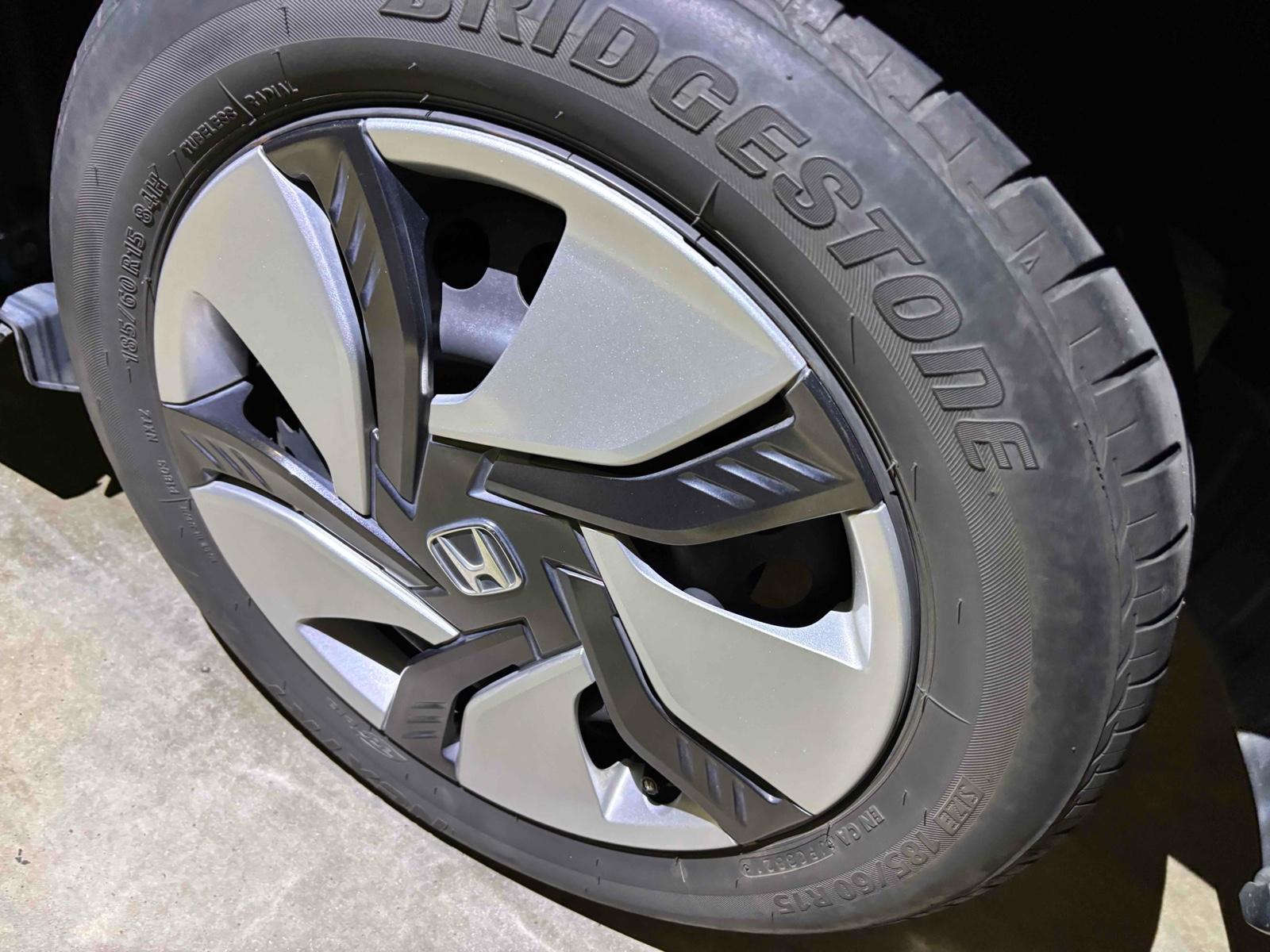 HONDA GRACE HYBRID LX Image 14
