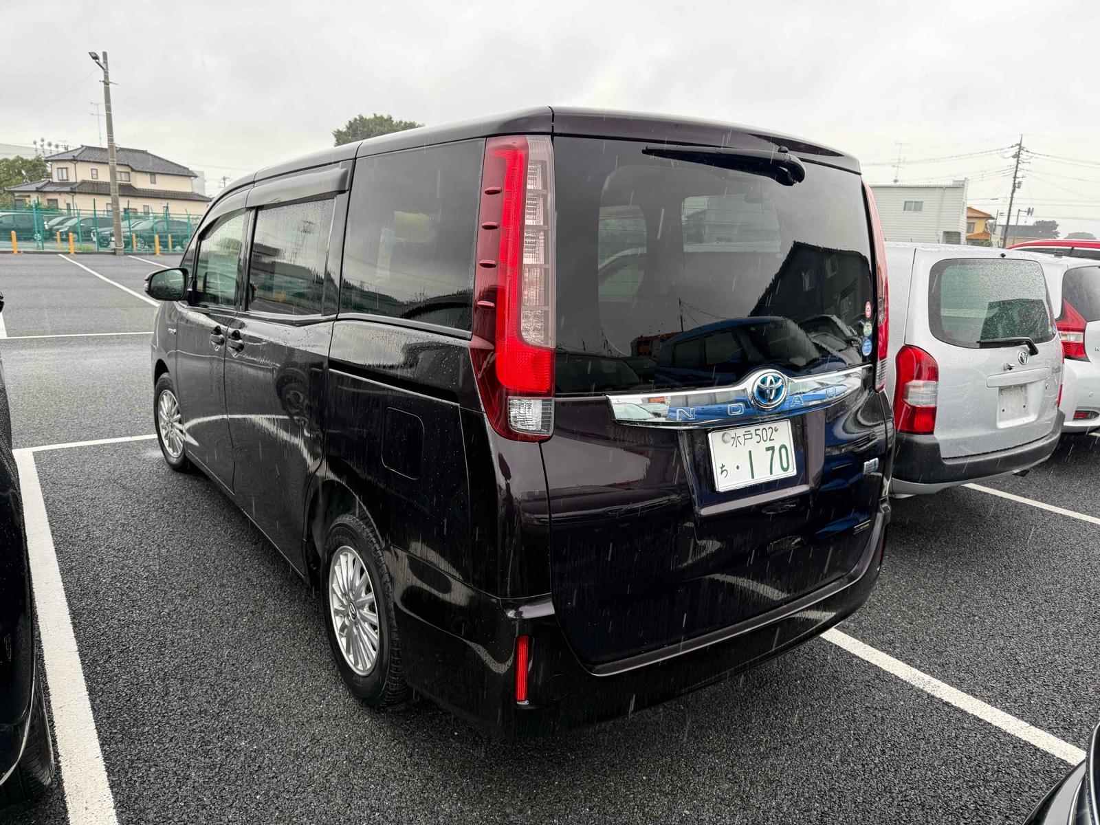 TOYOTA NOAH HYBRID X Image 2