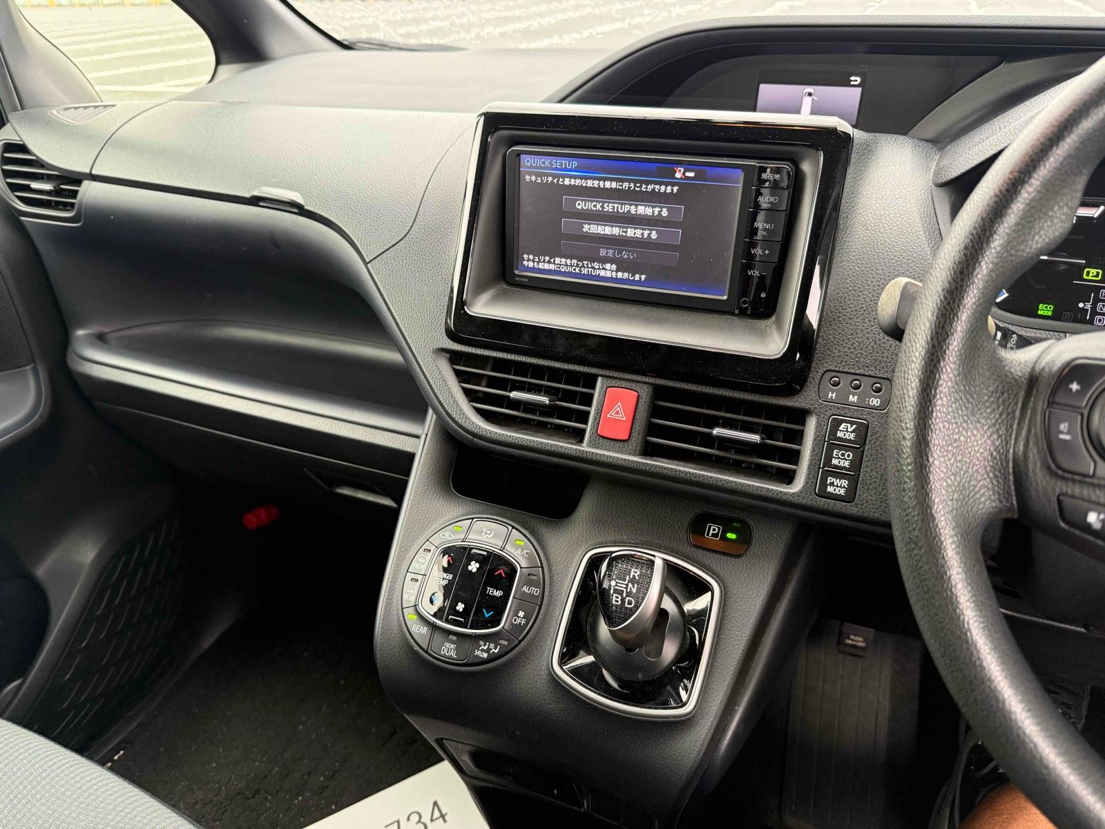 TOYOTA NOAH HYBRID X Image 6