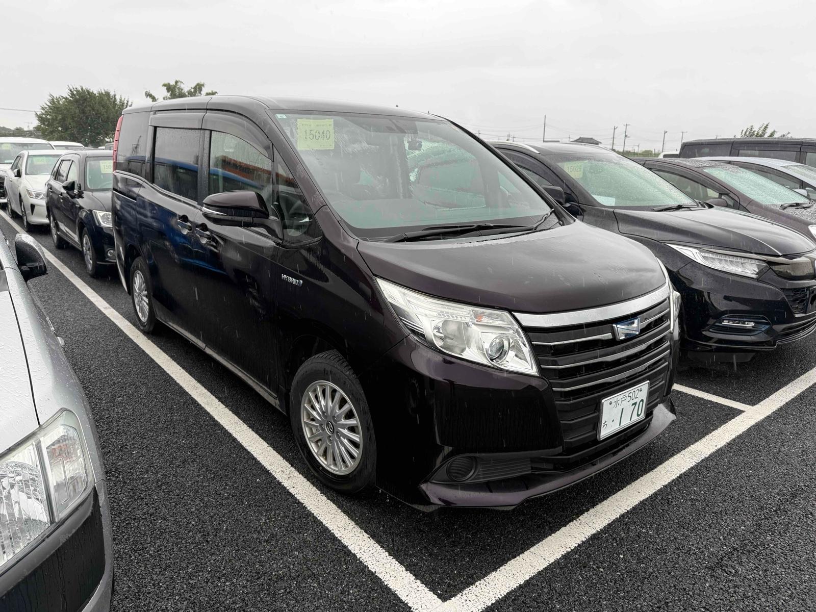 2015 Toyota NOAH 106,000 km