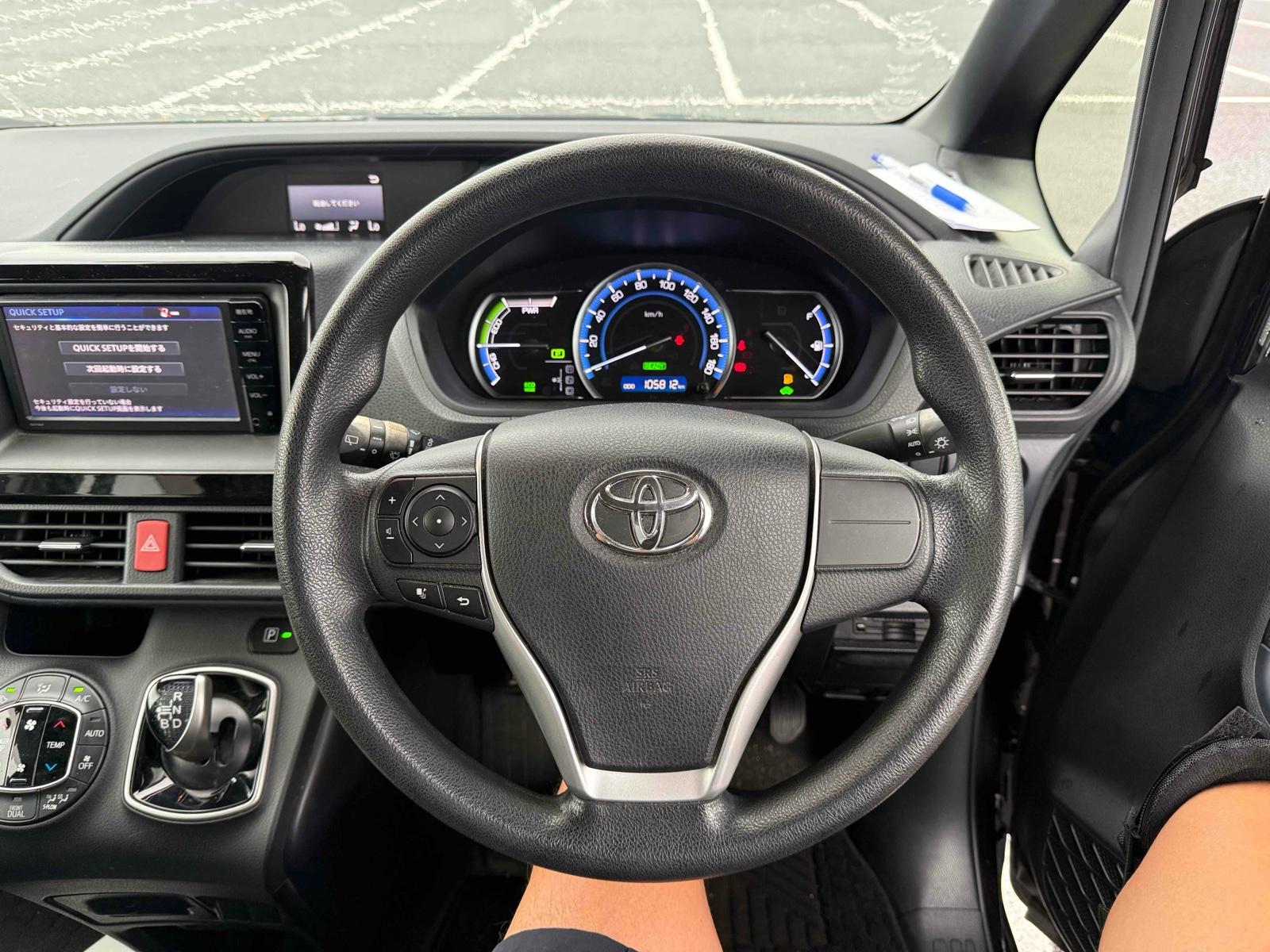 TOYOTA NOAH HYBRID X Image 4