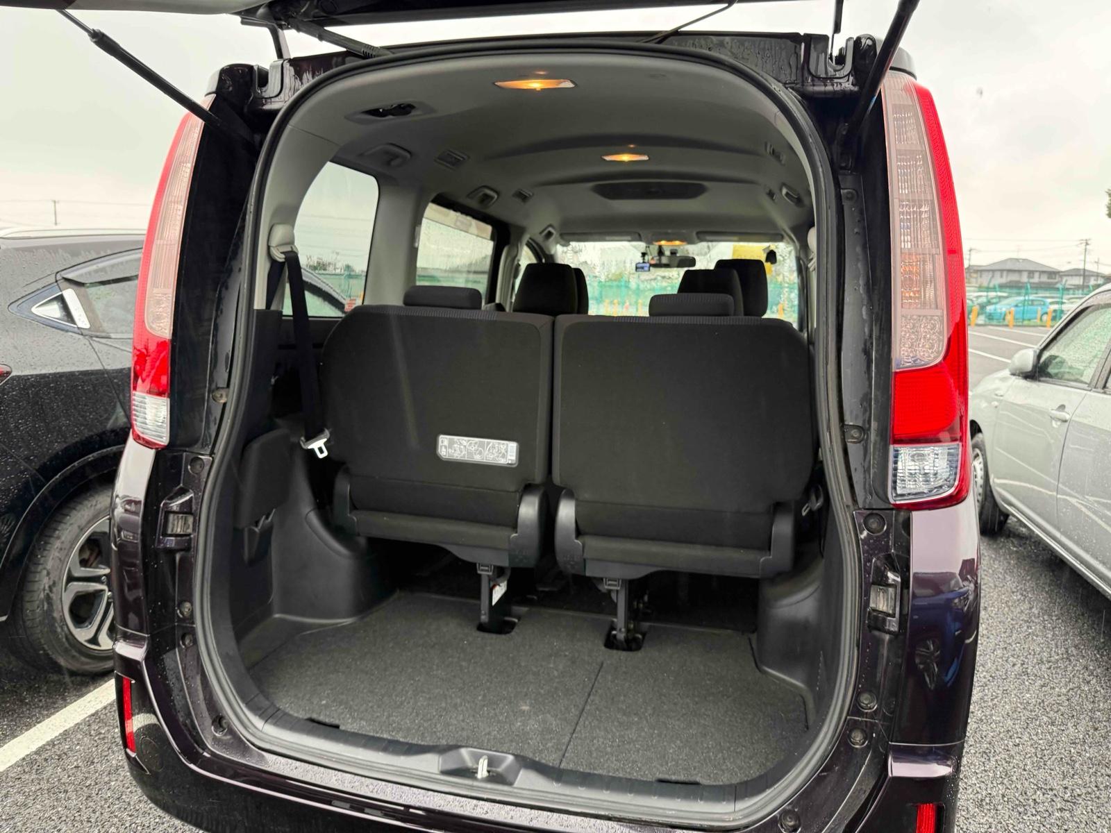 TOYOTA NOAH HYBRID X Image 10