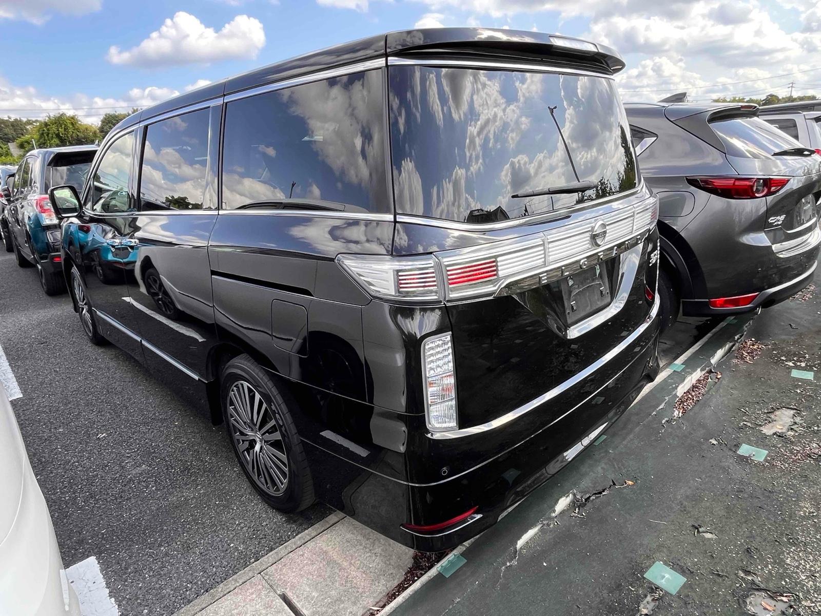 NISSAN ELGRAND 250 HIGHWAY STAR S Image 2