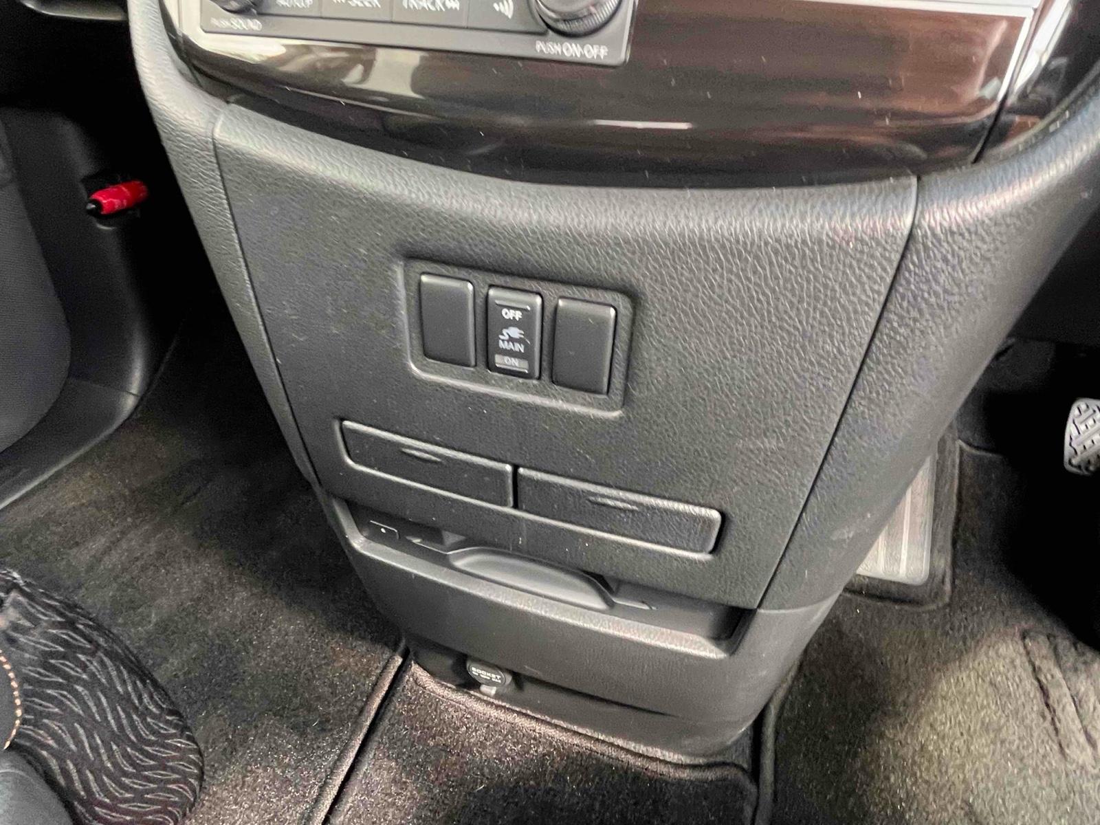 NISSAN ELGRAND 250 HIGHWAY STAR S Image 16