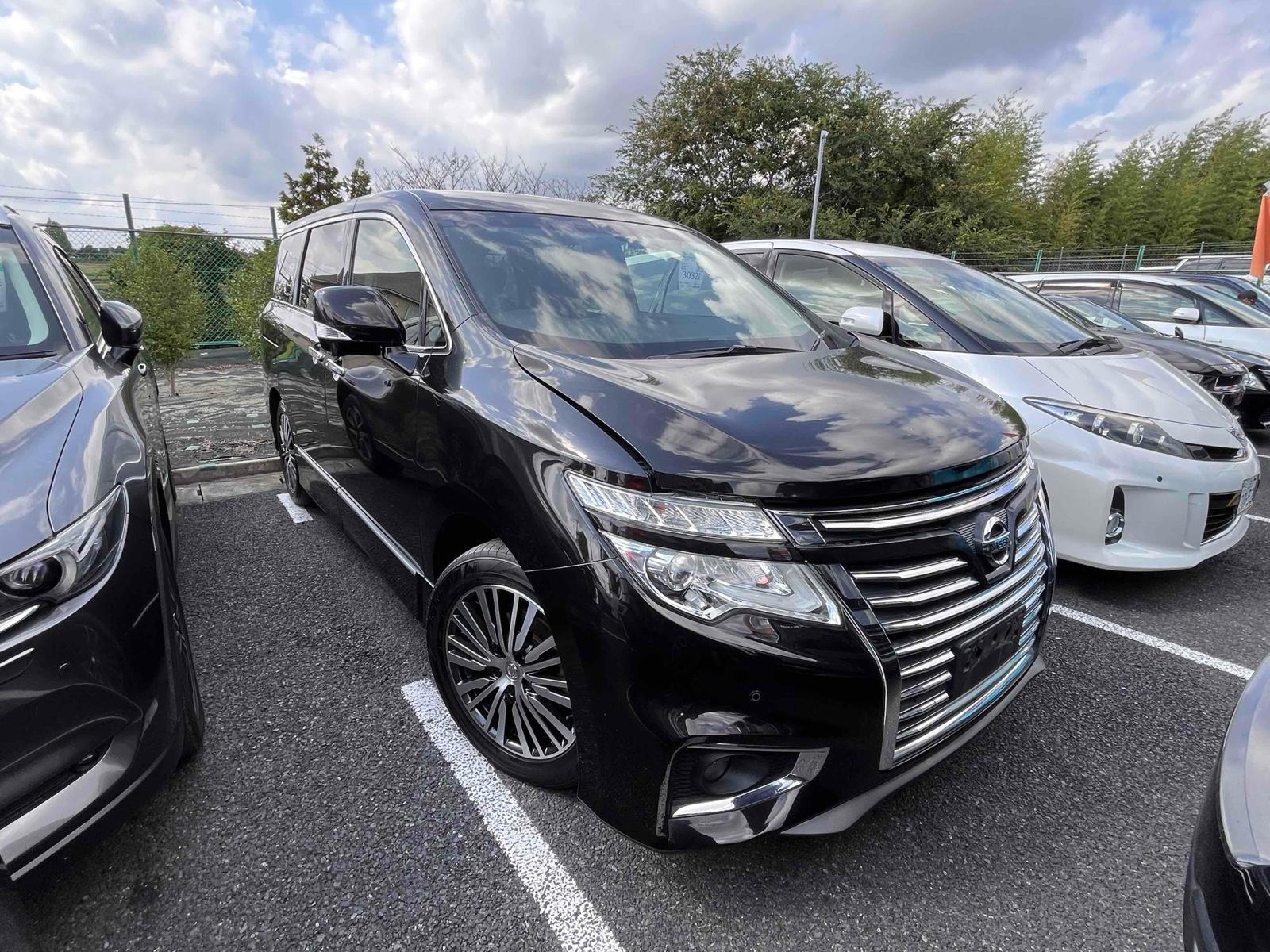 2018 Nissan ELGRAND 118,000 km