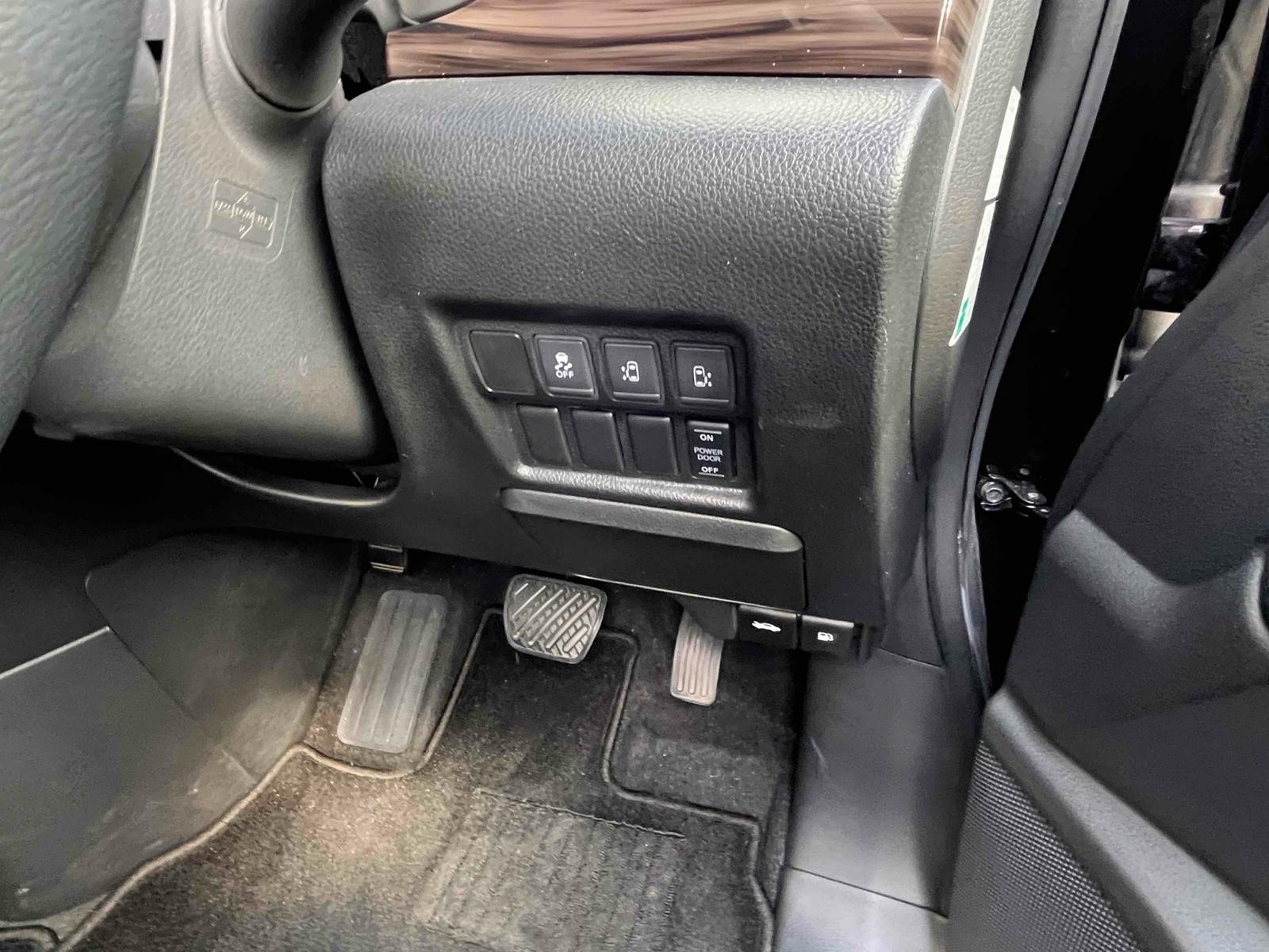 NISSAN ELGRAND 250 HIGHWAY STAR S Image 14