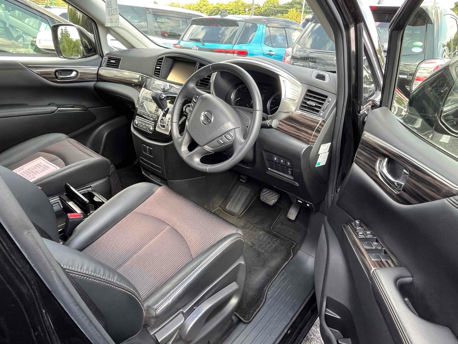 NISSAN ELGRAND 250 HIGHWAY STAR S Image 13