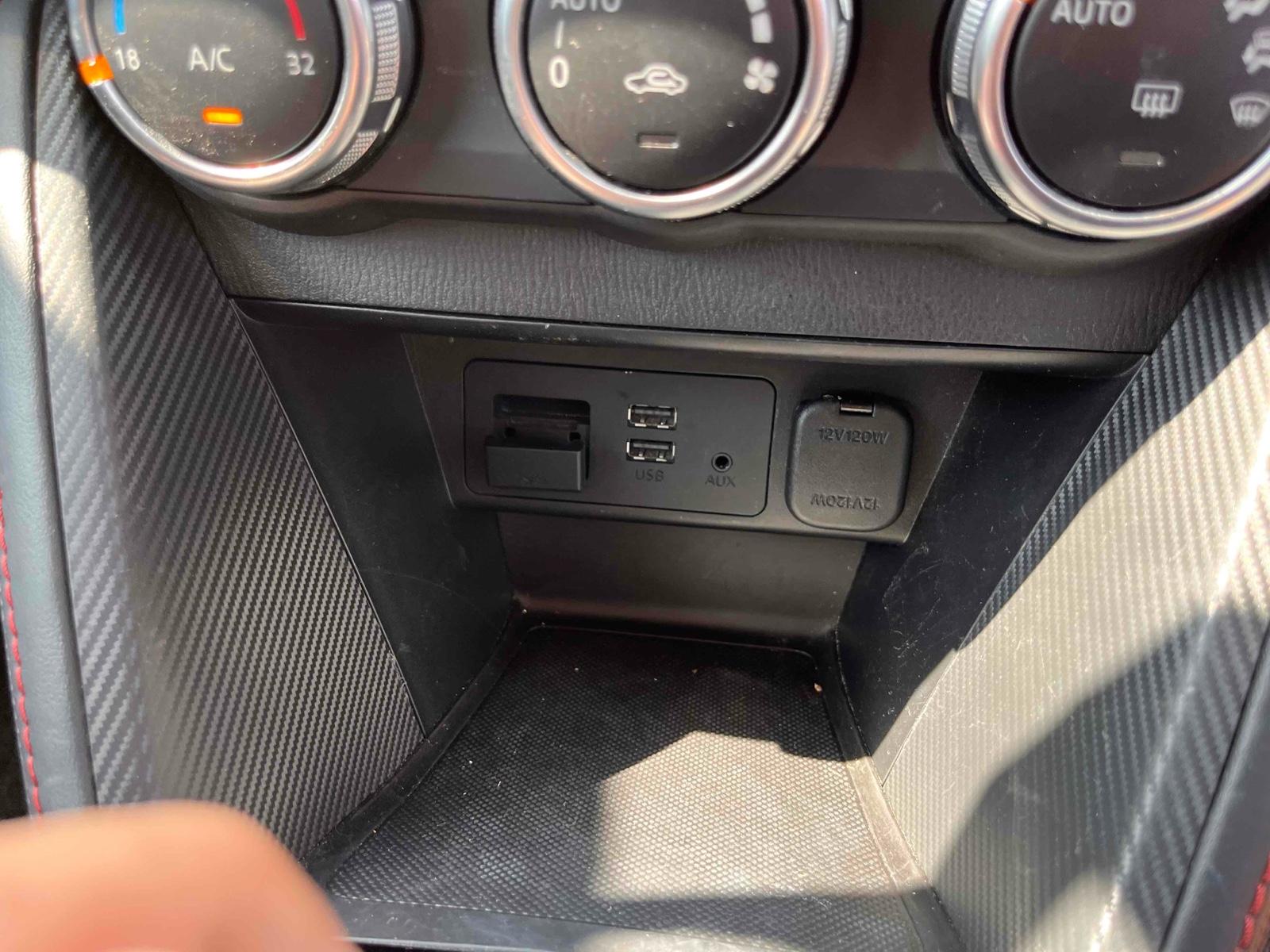 MAZDA DEMIO 13 S TOURING Image 10